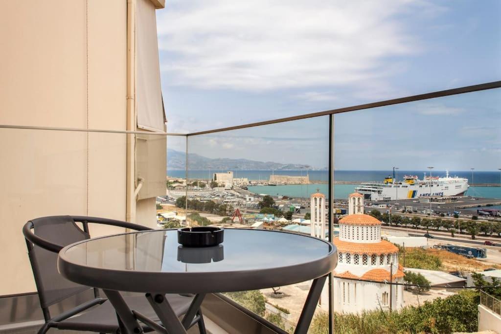 Minimal Loft Art With Sea View Over Heraklion Harbour Dış mekan fotoğraf